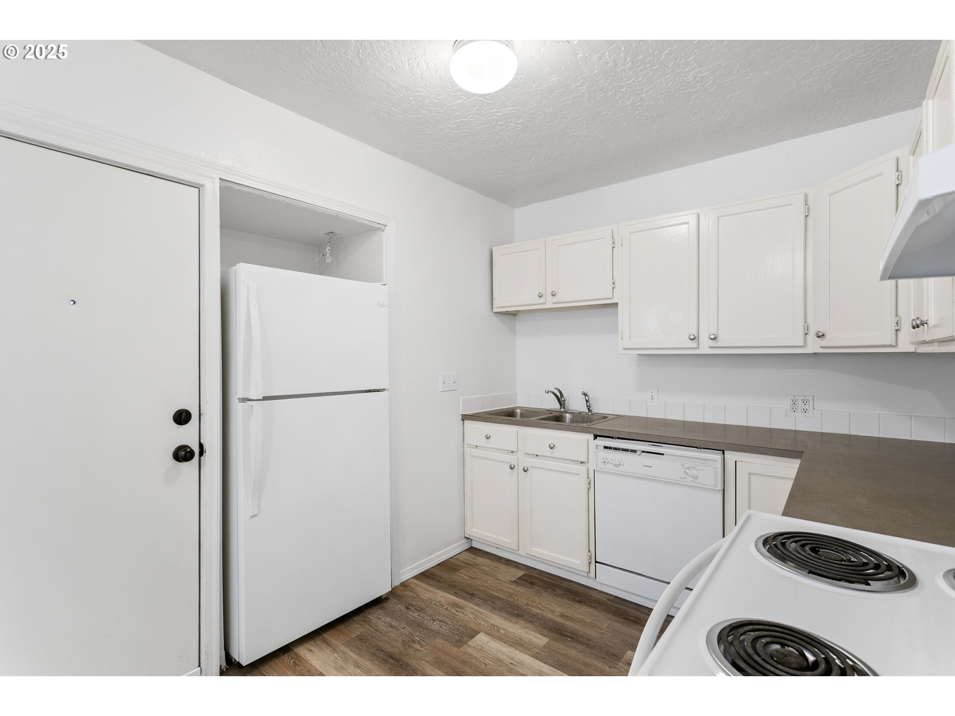 7733 Northeast Mason Street Portland, OR 97218 - Photo 7 of 29