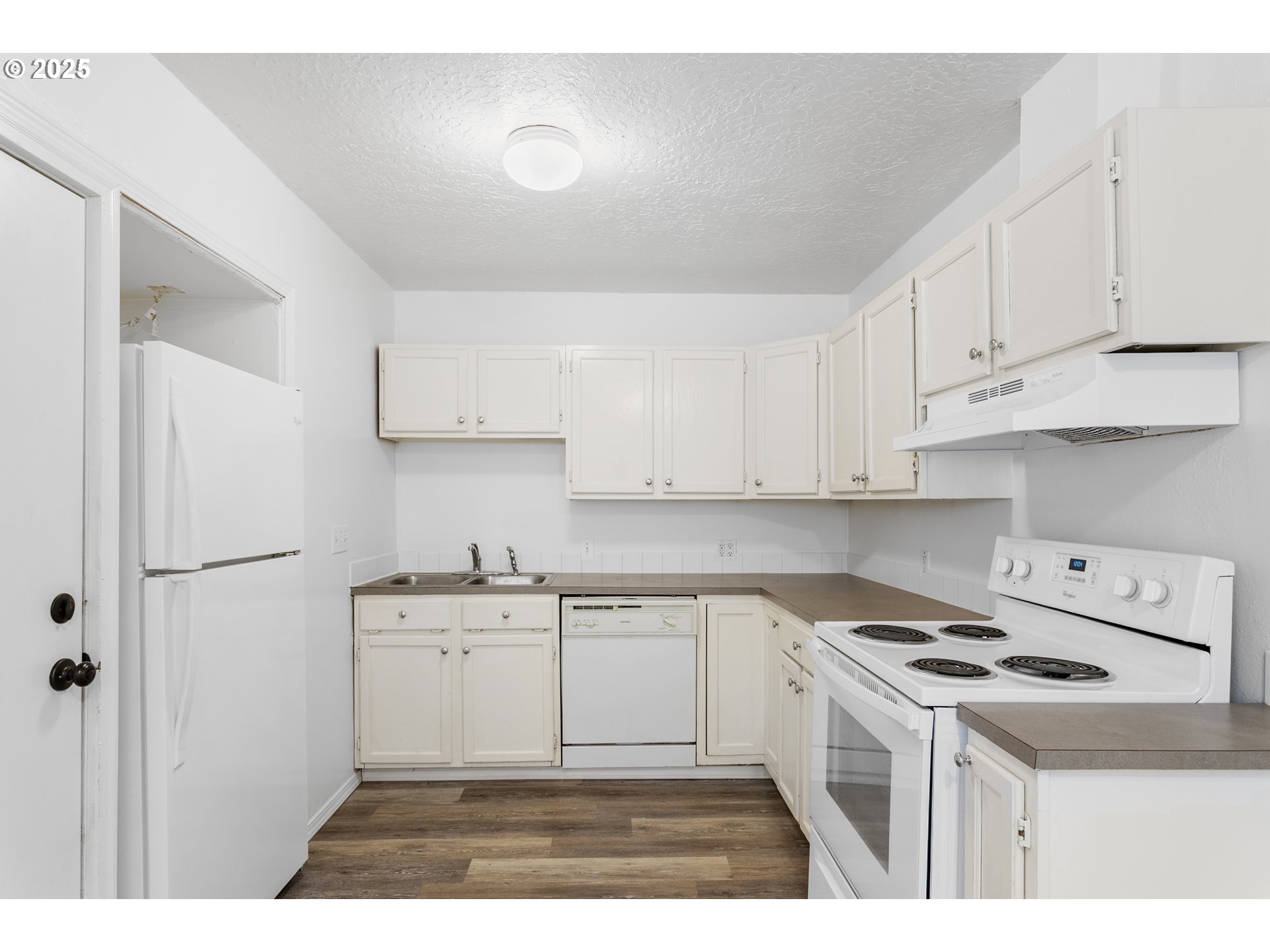 7733 Northeast Mason Street Portland, OR 97218 - Photo 8 of 29