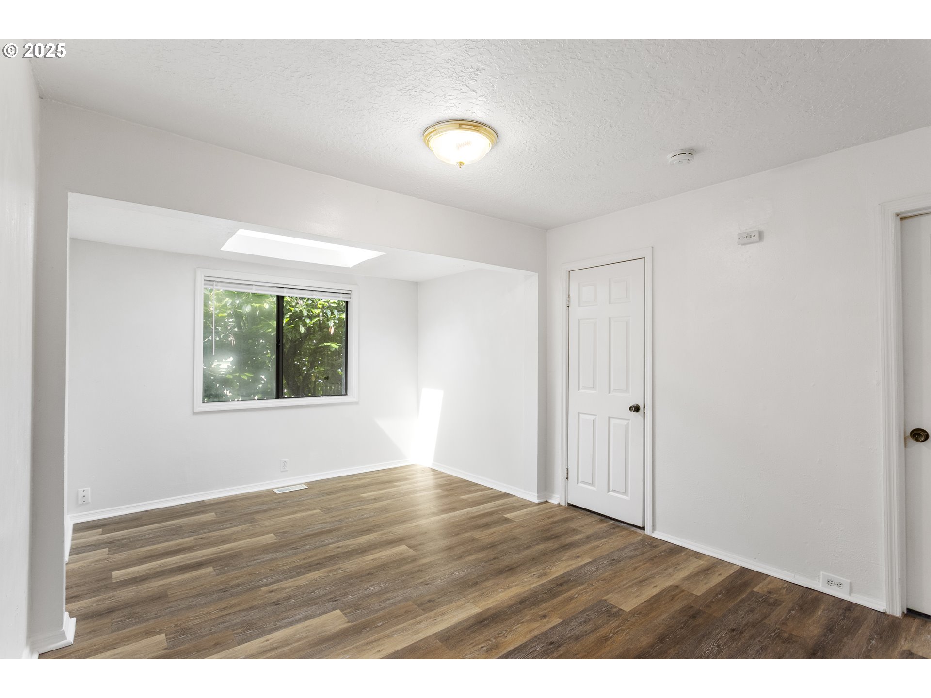 7733 Northeast Mason Street Portland, OR 97218 - Photo 10 of 29