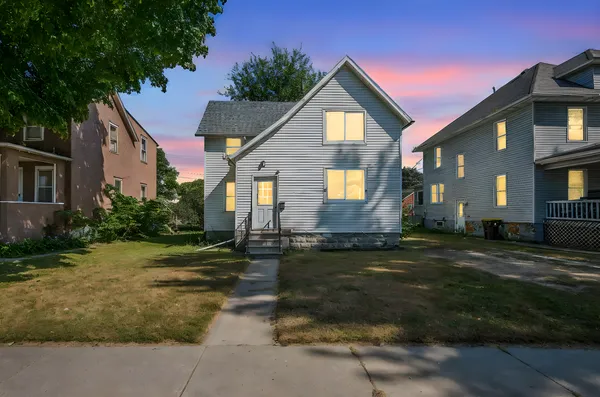 $92,000 | 227 South Elm Street, Fairmont, MN 56031