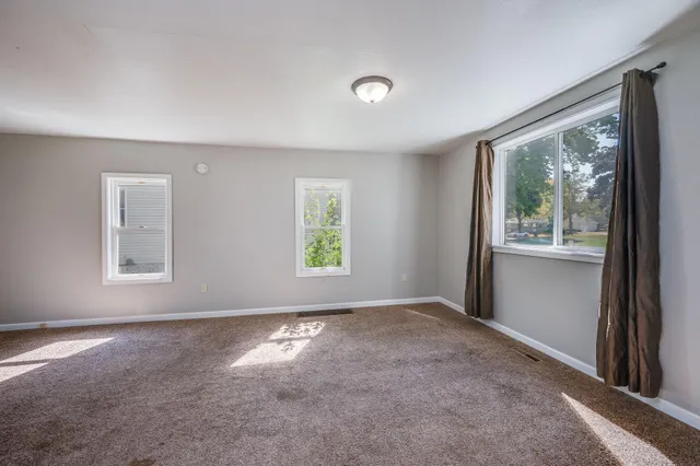 $92,000 | 227 South Elm Street, Fairmont, MN 56031