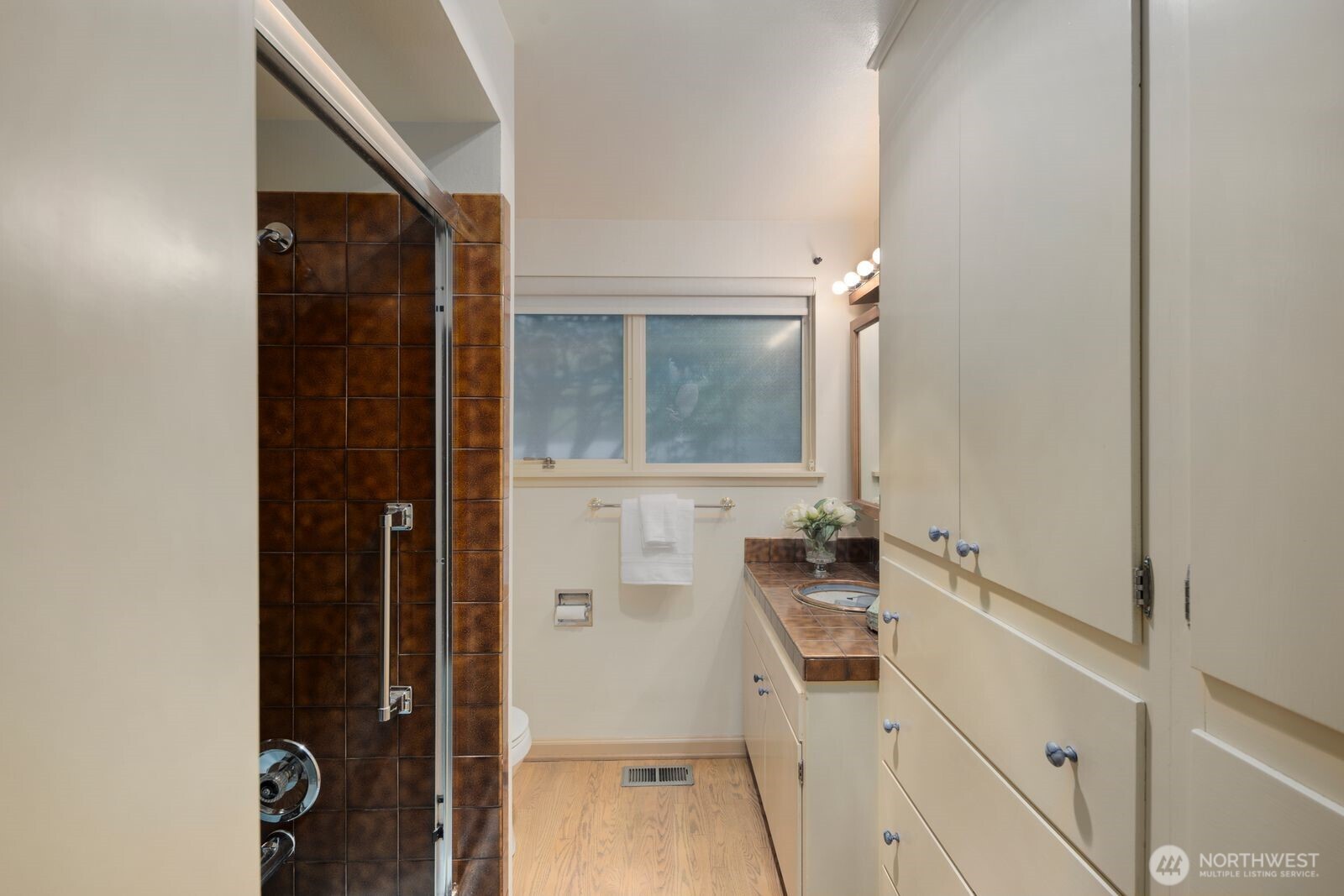 8433 221st Place Southwest Edmonds, WA 98026 - Photo 15 of 38