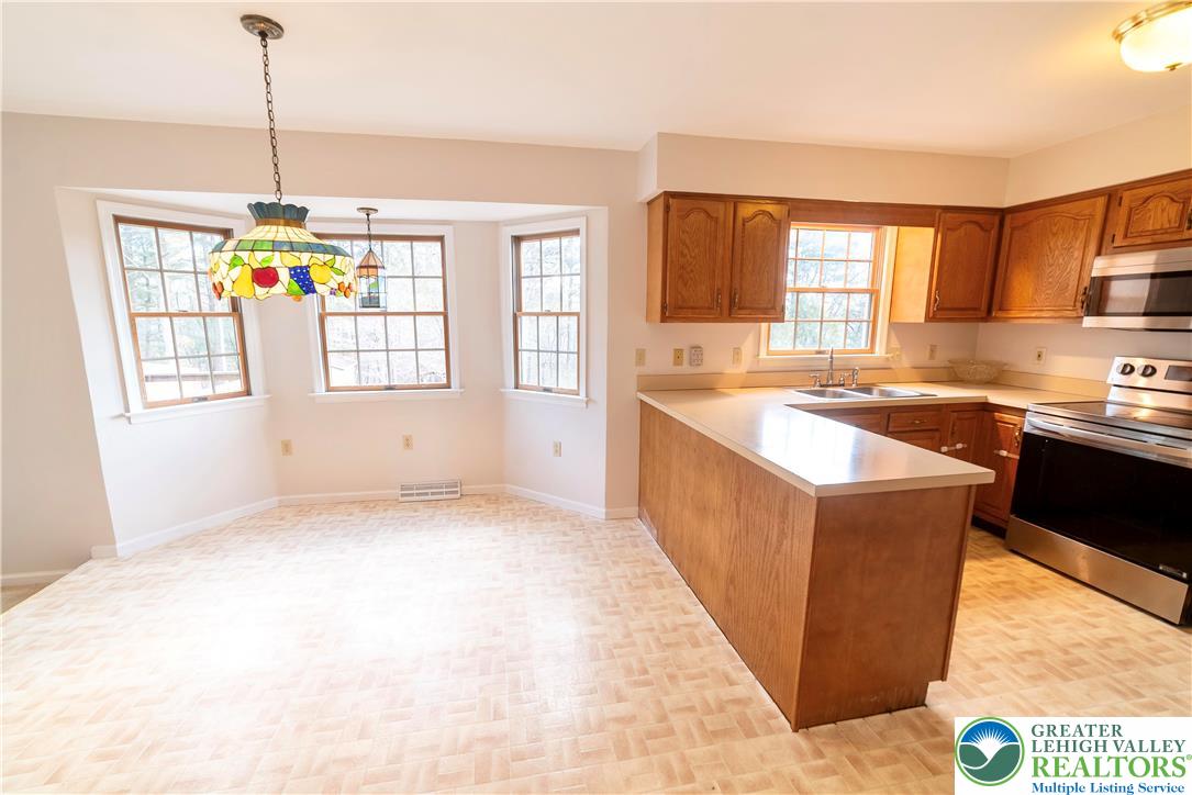 619 Stoney Run Road Pottsville, PA 17901 - Photo 8 of 37 Kitchen eat-in-nook