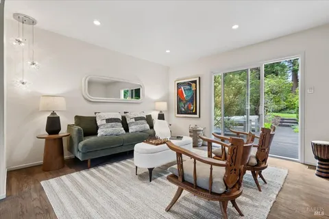 $1,375,000 | 7960 Bella Vista Drive, Sebastopol, CA 95472