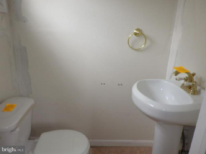 227 Simpson Road Ardmore, PA 19003 - Photo 12 of 19