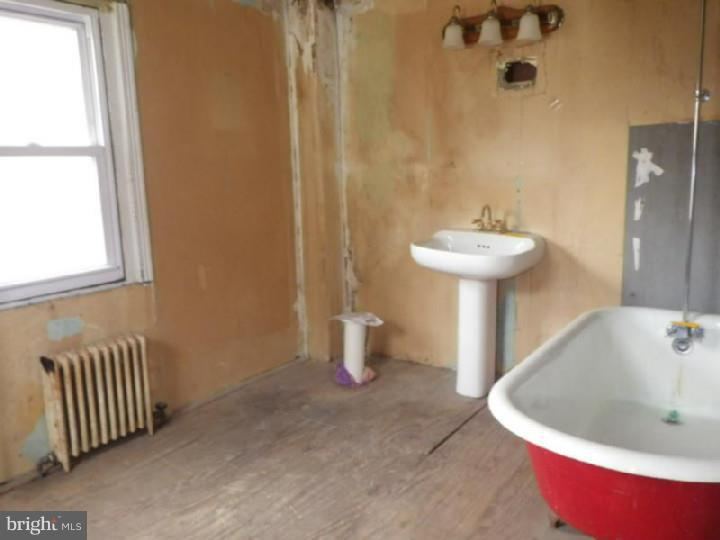 227 Simpson Road Ardmore, PA 19003 - Photo 13 of 19