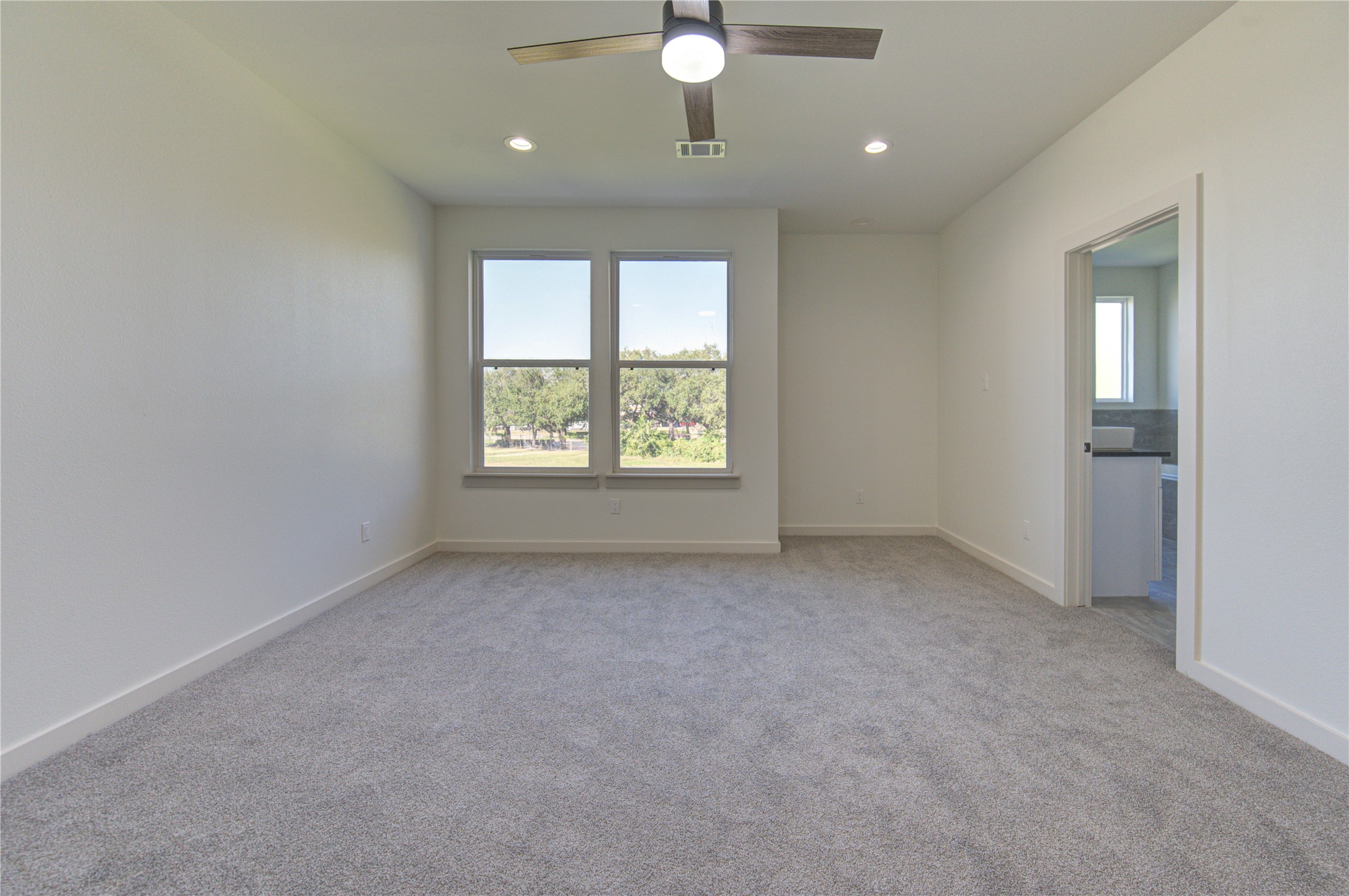 2920 El Fenice Lane Houston, TX 77057 - Photo 25 of 42 an empty room with a window