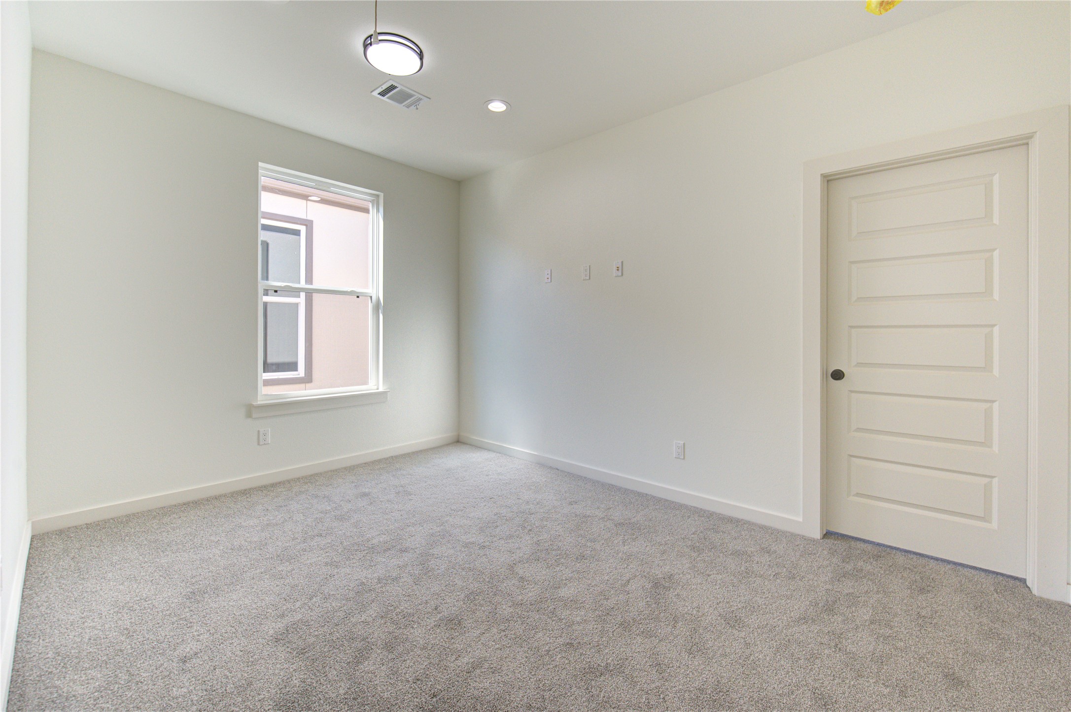 2920 El Fenice Lane Houston, TX 77057 - Photo 31 of 42 an empty room with windows