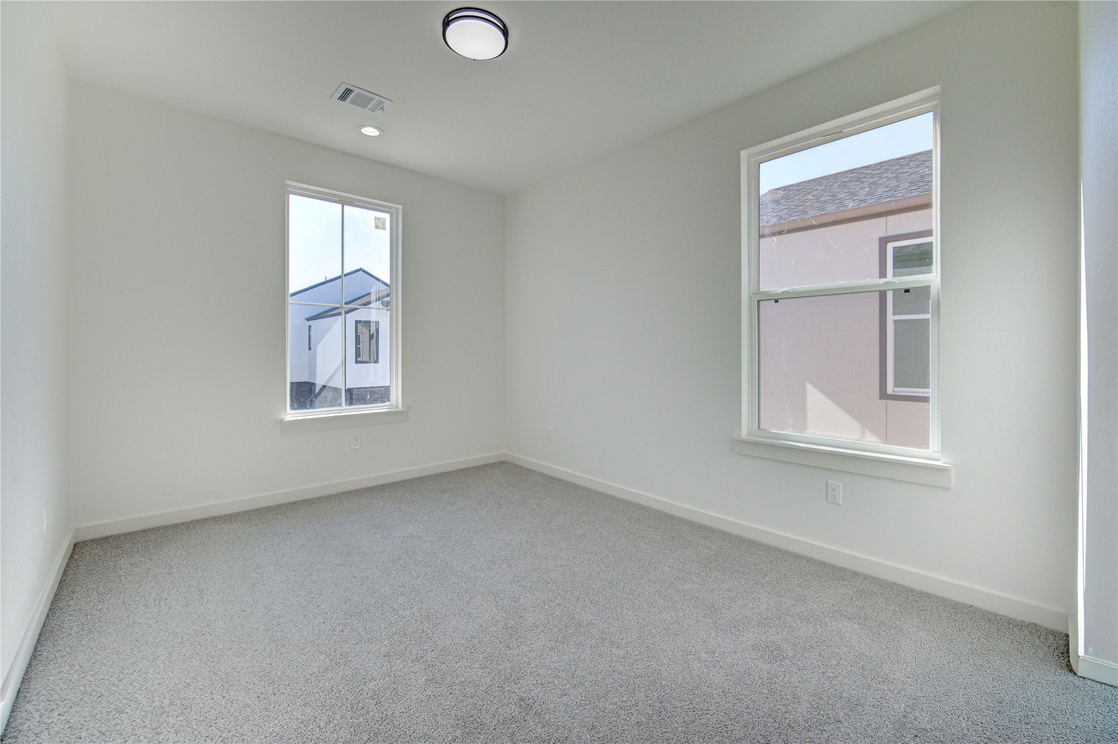 2920 El Fenice Lane Houston, TX 77057 - Photo 33 of 42 an empty room with a window