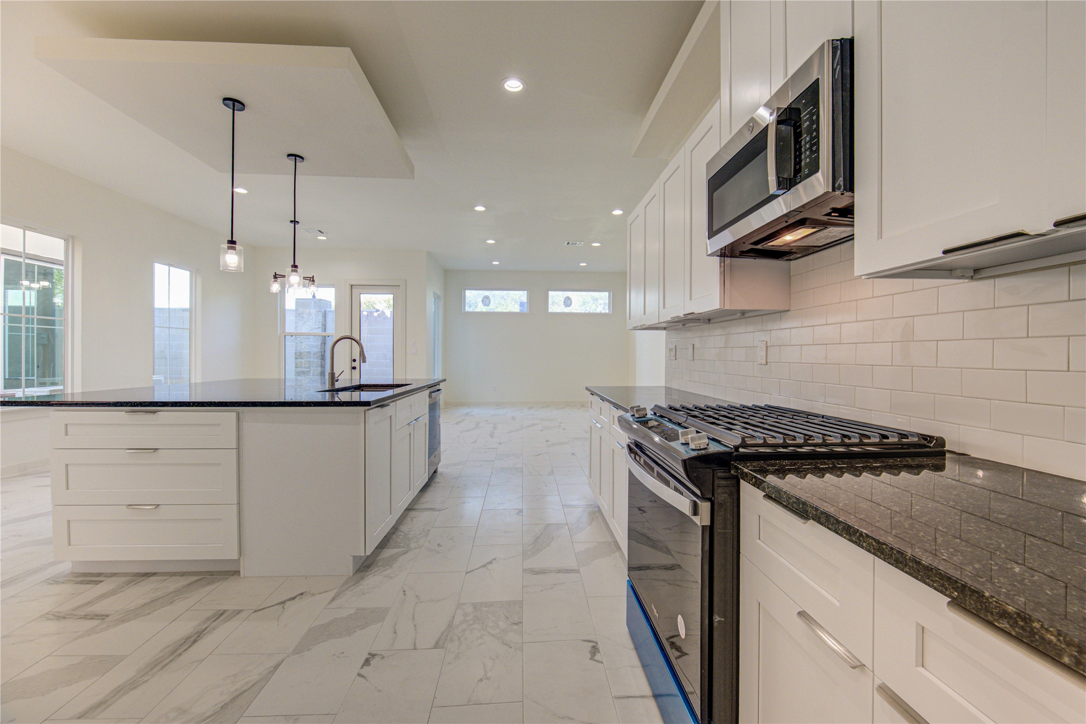 2920 El Fenice Lane Houston, TX 77057 - Photo 9 of 42 a kitchen with stainless steel appliances granite countertop a sink a stove and a wooden floors