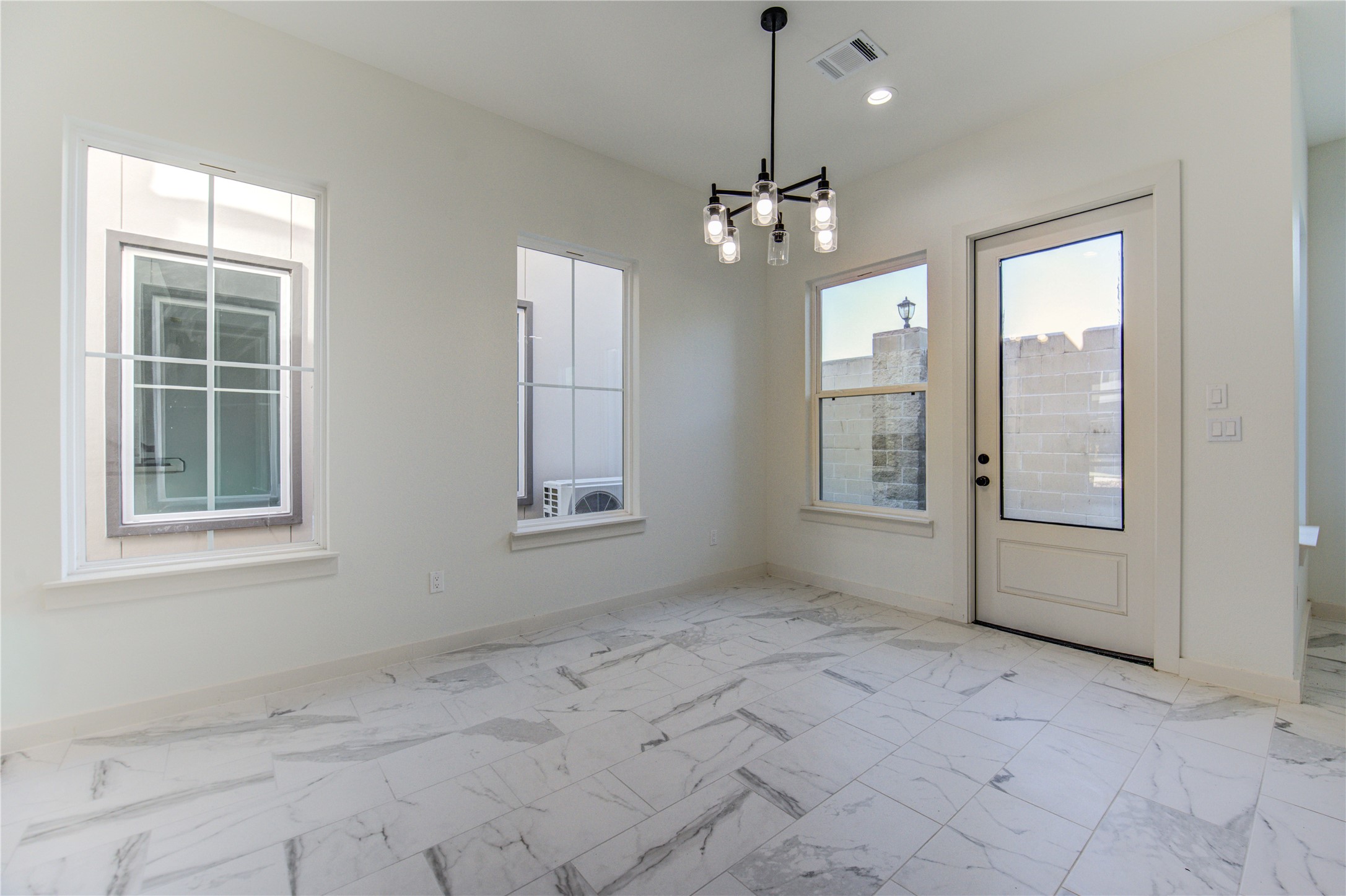 2920 El Fenice Lane Houston, TX 77057 - Photo 10 of 42 a view of an empty room with a window