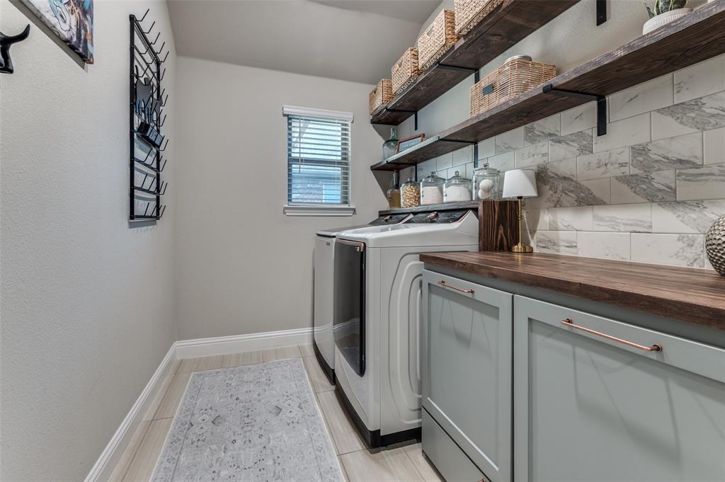425 Acadia Lane Forney, TX 75126 - Photo 18 of 37 a utility room with dryer and washer