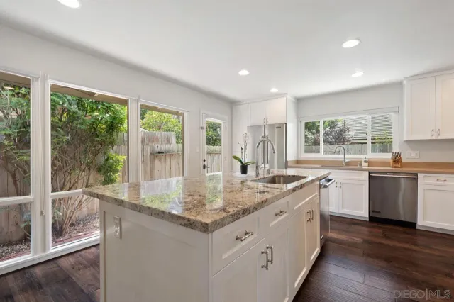 $2,495,000 | 8874 La Jolla Scenic Drive North, La Jolla, CA 92037