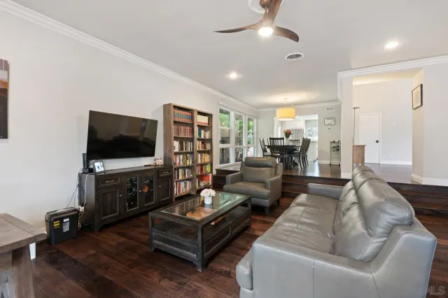 $2,495,000 | 8874 La Jolla Scenic Drive North, La Jolla, CA 92037