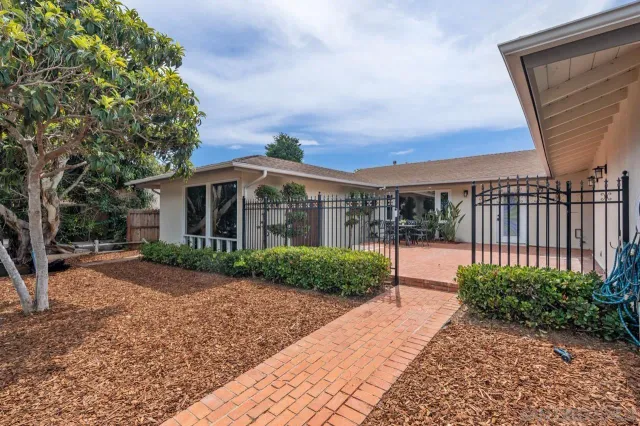 $2,495,000 | 8874 La Jolla Scenic Drive North, La Jolla, CA 92037