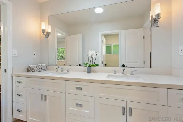 $2,495,000 | 8874 La Jolla Scenic Drive North, La Jolla, CA 92037