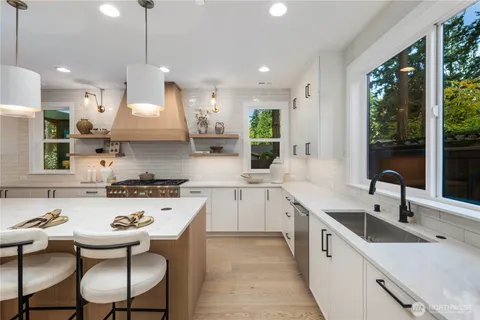 $3,512,000 | 12206 Northeast 61st Street, Kirkland, WA 98033