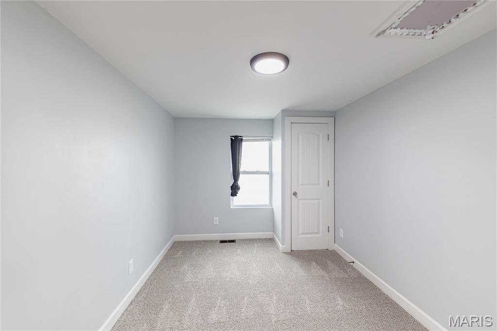 19701 Old Jamestown Road Florissant, MO 63034 - Photo 7 of 22