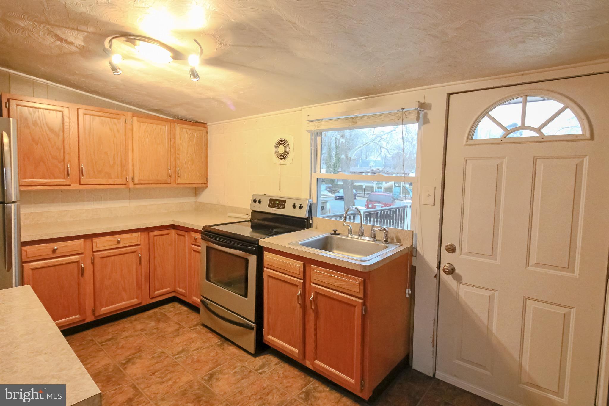 104 Orchard Road Riva, MD 21140 - Photo 13 of 27 Kitchen with walk-in pantry
