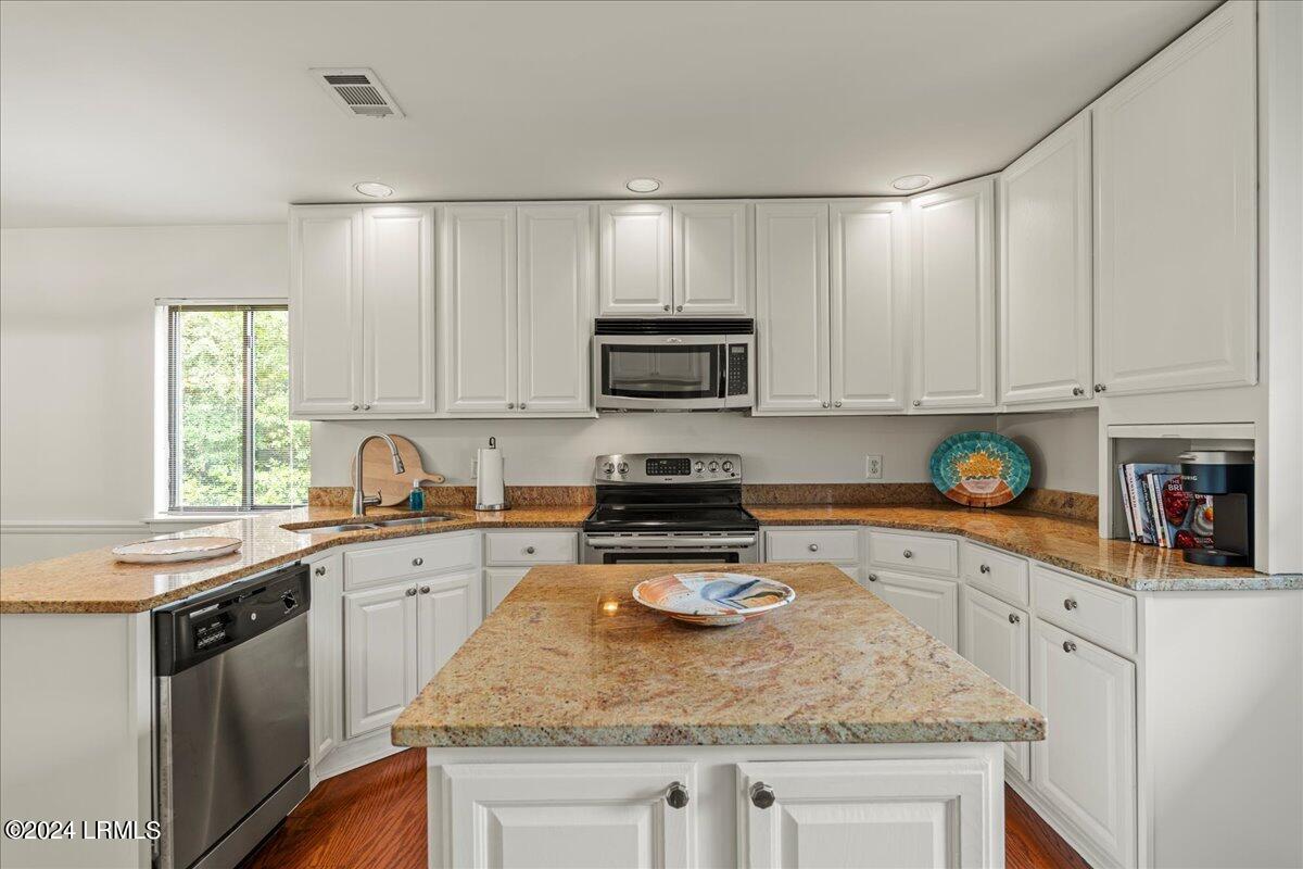 140 Otter Road Hilton Head Island, SC 29928 - Photo 15 of 41 14-Kitchen