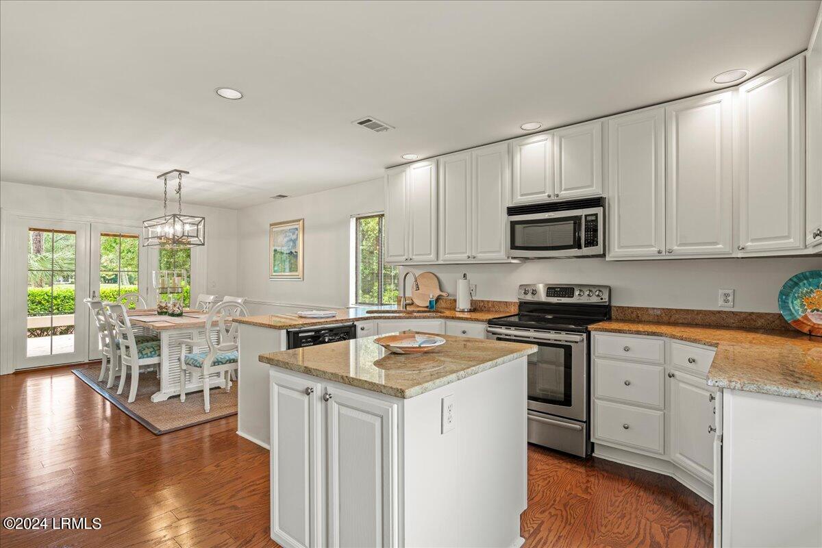 140 Otter Road Hilton Head Island, SC 29928 - Photo 16 of 41 15-Kitchen