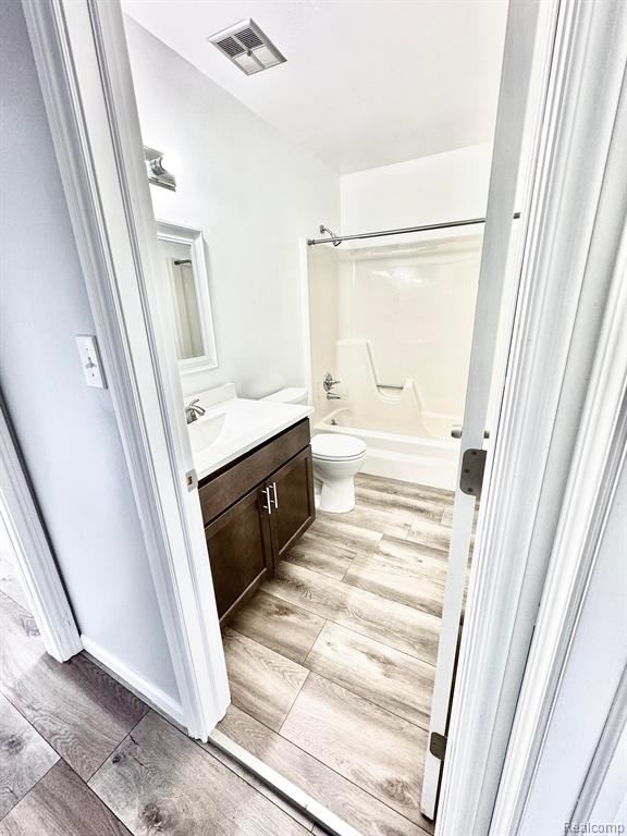 1252 East West Maple Road, Unit 2 Walled Lake, MI 48390 - Photo 8 of 11