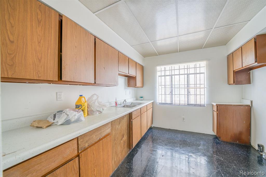 5106 Devonshire Road Detroit, MI 48224 - Photo 6 of 28