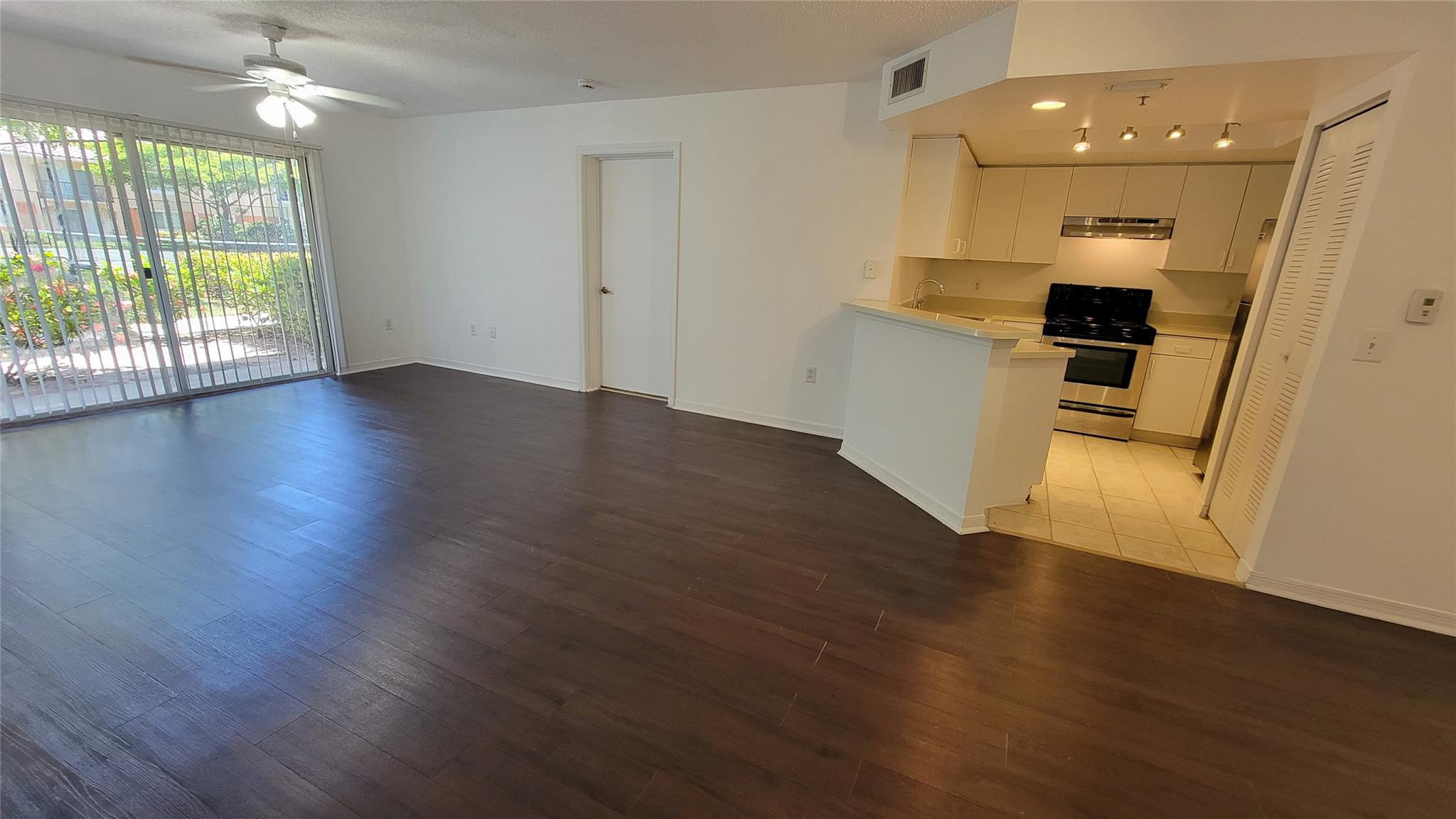 4175 Haverhill Road, Unit 903 West Palm Beach, FL 33417 - Photo 10 of 20 Photo 10