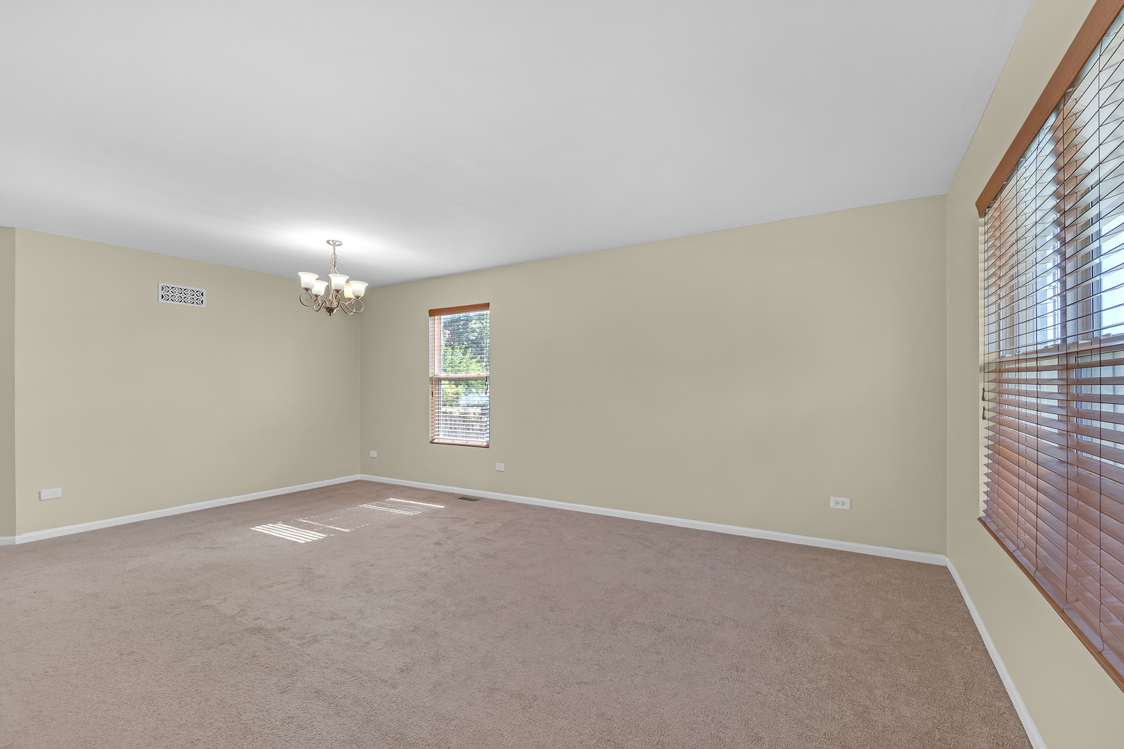 2216 Caton Ridge Drive Plainfield, IL 60586 - Photo 5 of 23 Gallery Image 5