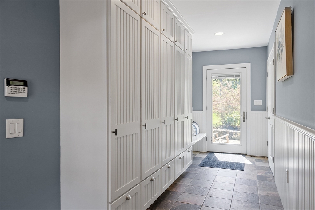 12 Hemlock Road Andover, MA 01810 - Photo 20 of 42 Gallery Image 20