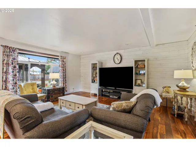 $899,000 | 101 Aster Street, Winchester, OR 97495