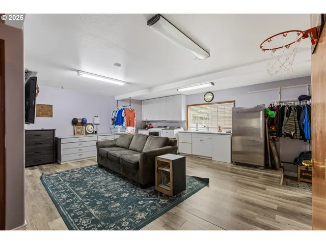 $899,000 | 101 Aster Street, Winchester, OR 97495