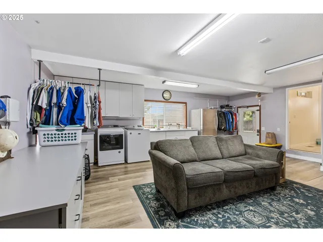 $899,000 | 101 Aster Street, Winchester, OR 97495