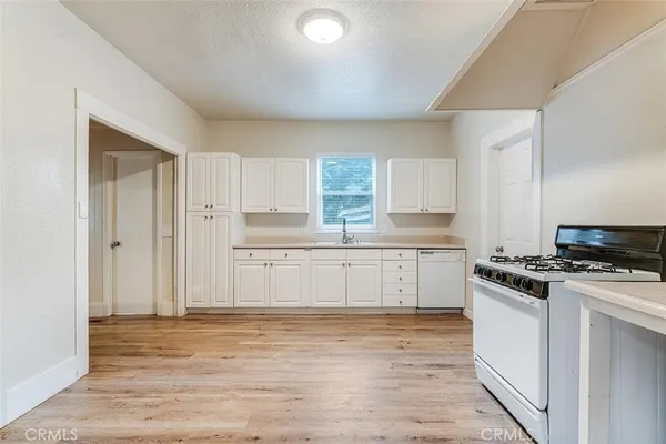 $2,900 | 1131 West 6th Street, Chico, CA 95928