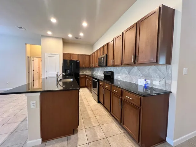 $2,100 | 114 Clear Water Pass, Bastrop, TX 78602