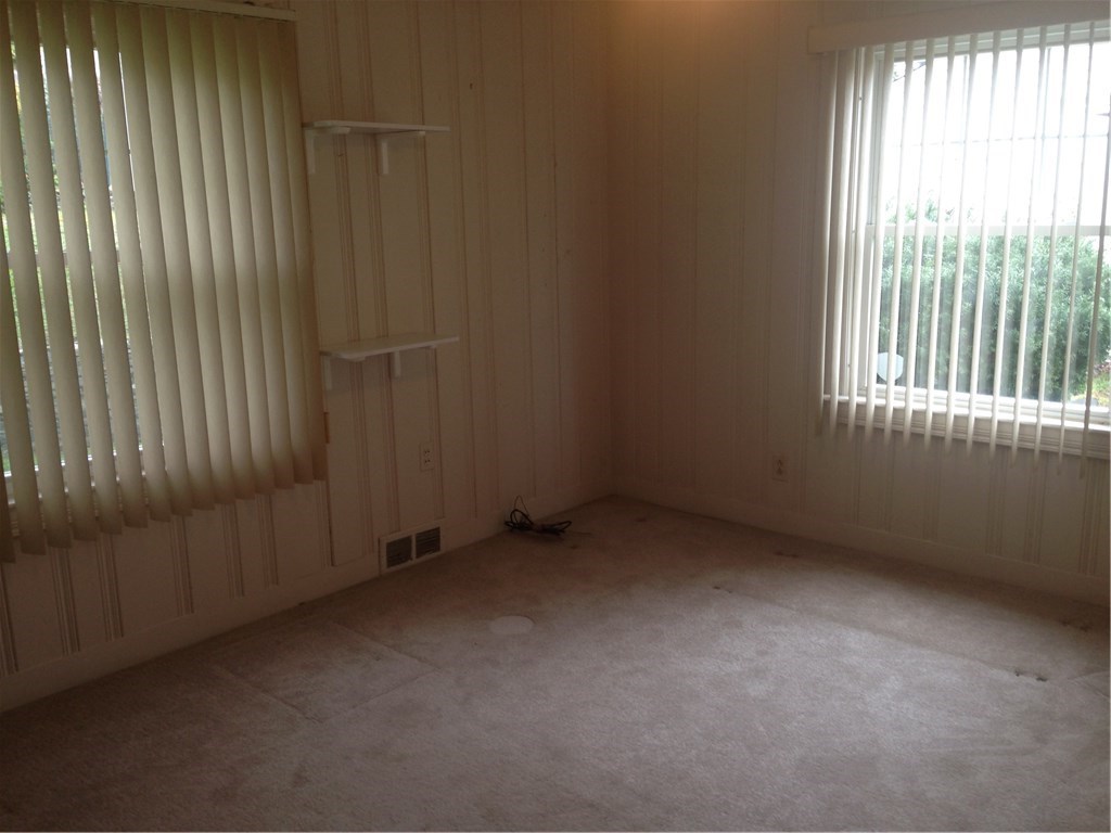 27 Bennington Road Cranston, RI 02920 - Photo 12 of 21