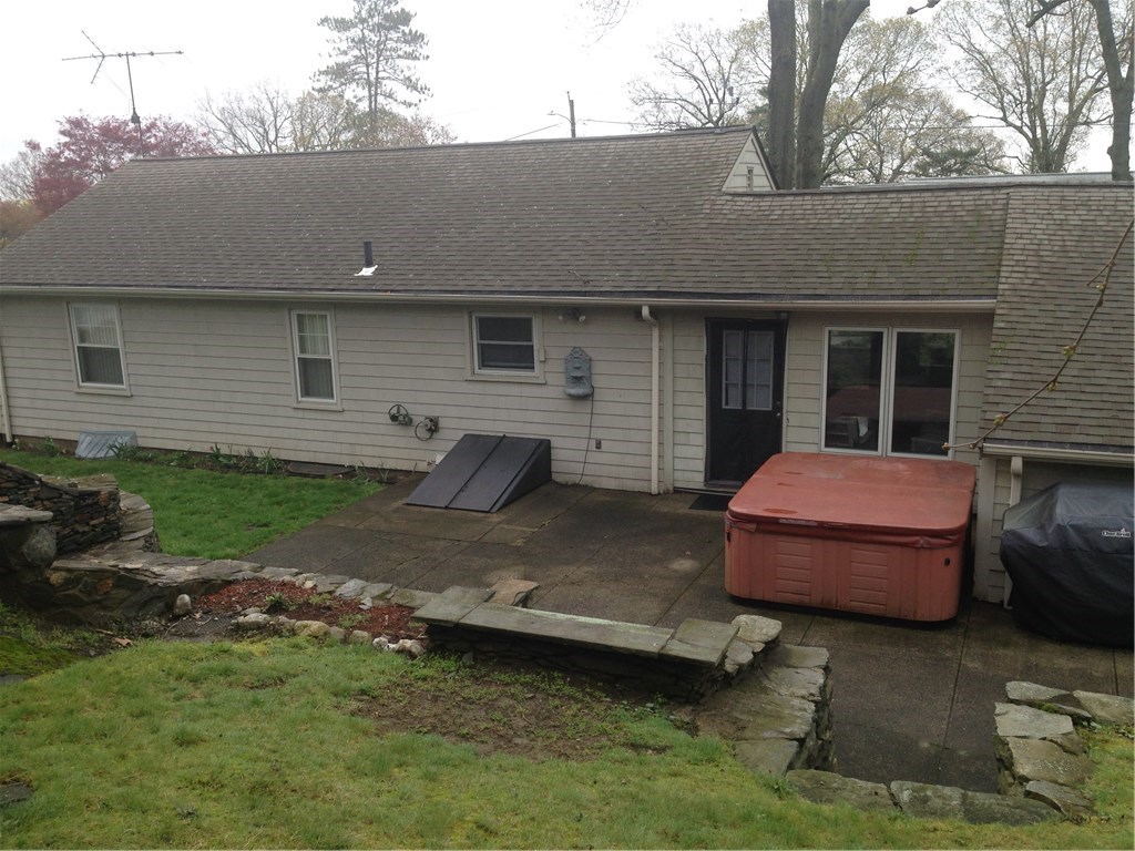 27 Bennington Road Cranston, RI 02920 - Photo 17 of 21