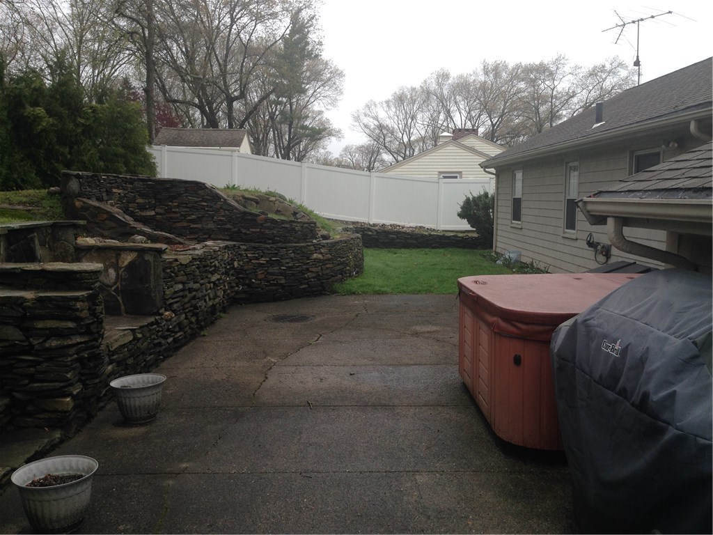 27 Bennington Road Cranston, RI 02920 - Photo 19 of 21