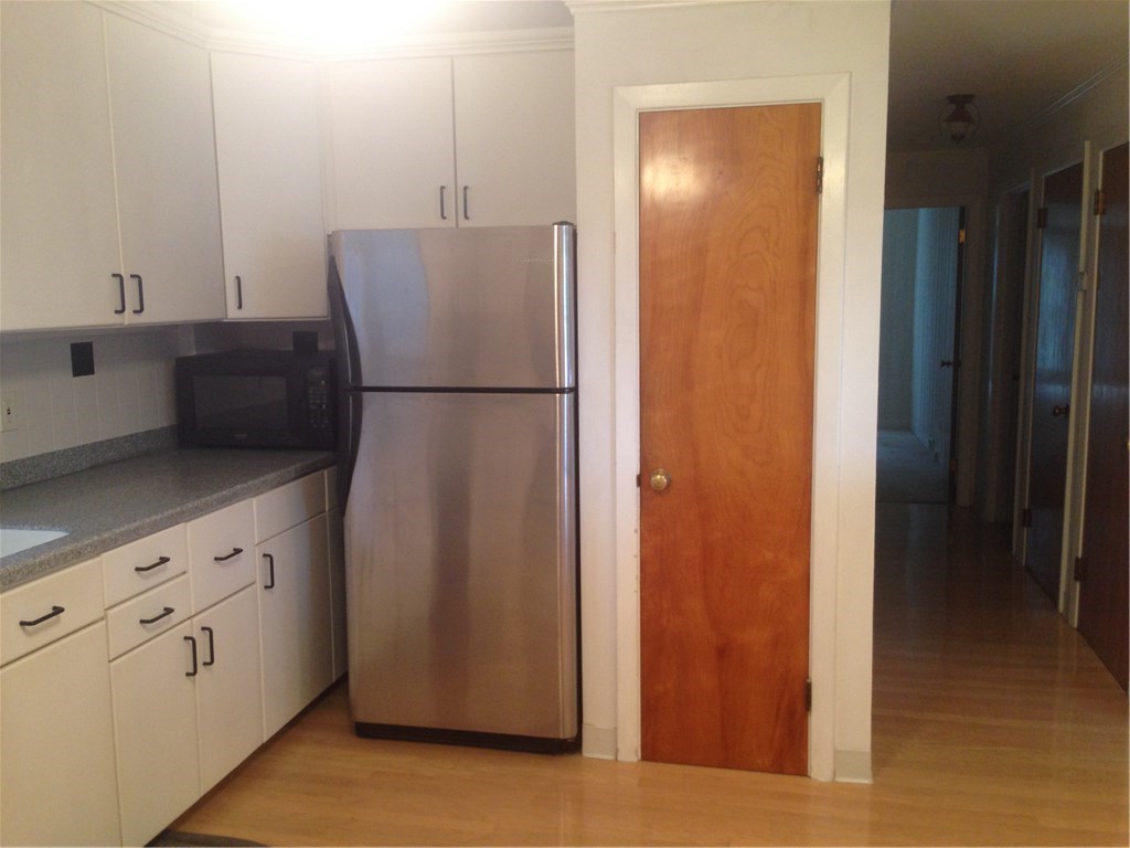 27 Bennington Road Cranston, RI 02920 - Photo 5 of 21