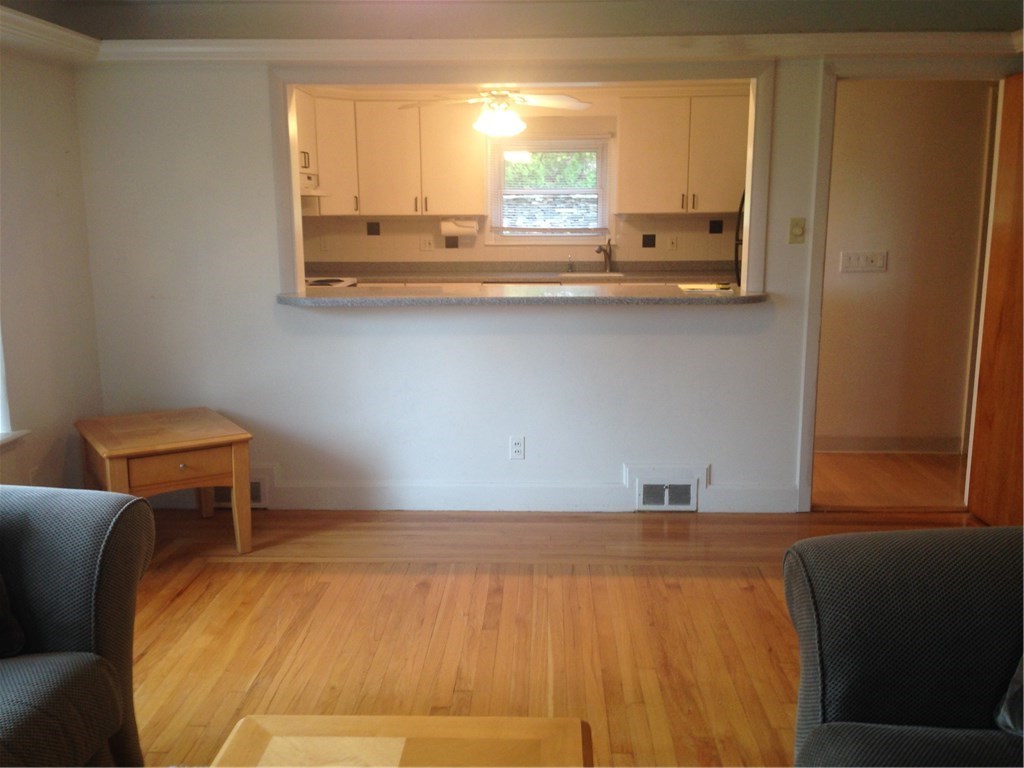 27 Bennington Road Cranston, RI 02920 - Photo 9 of 21