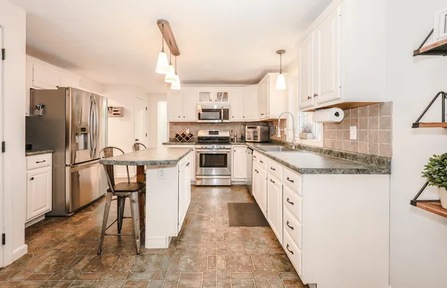 $599,900 | 21 Ledgewood Street, Wilton, NH 03086