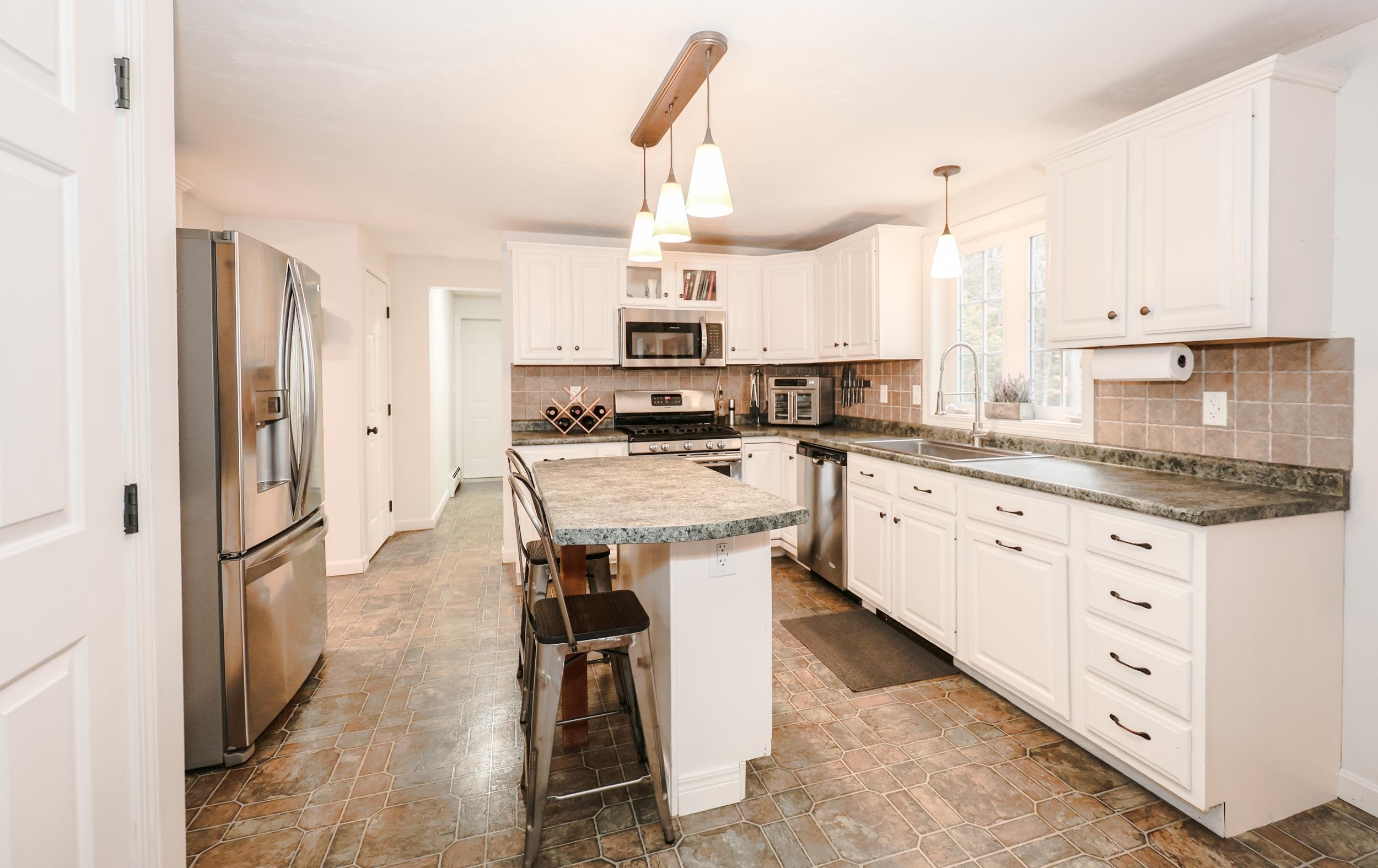 21 Ledgewood Street Wilton, NH 03086 - Photo 12 of 56