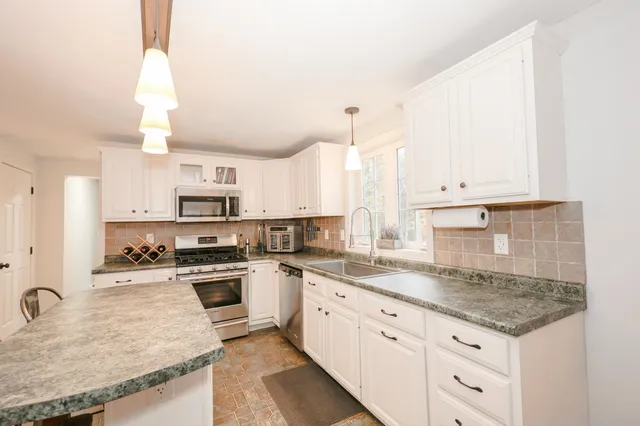 $599,900 | 21 Ledgewood Street, Wilton, NH 03086