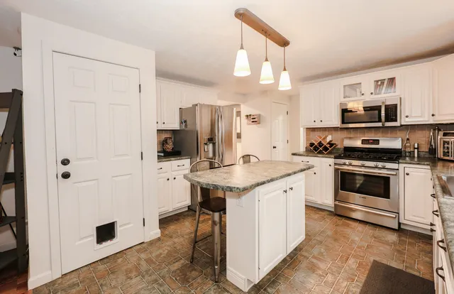 $599,900 | 21 Ledgewood Street, Wilton, NH 03086