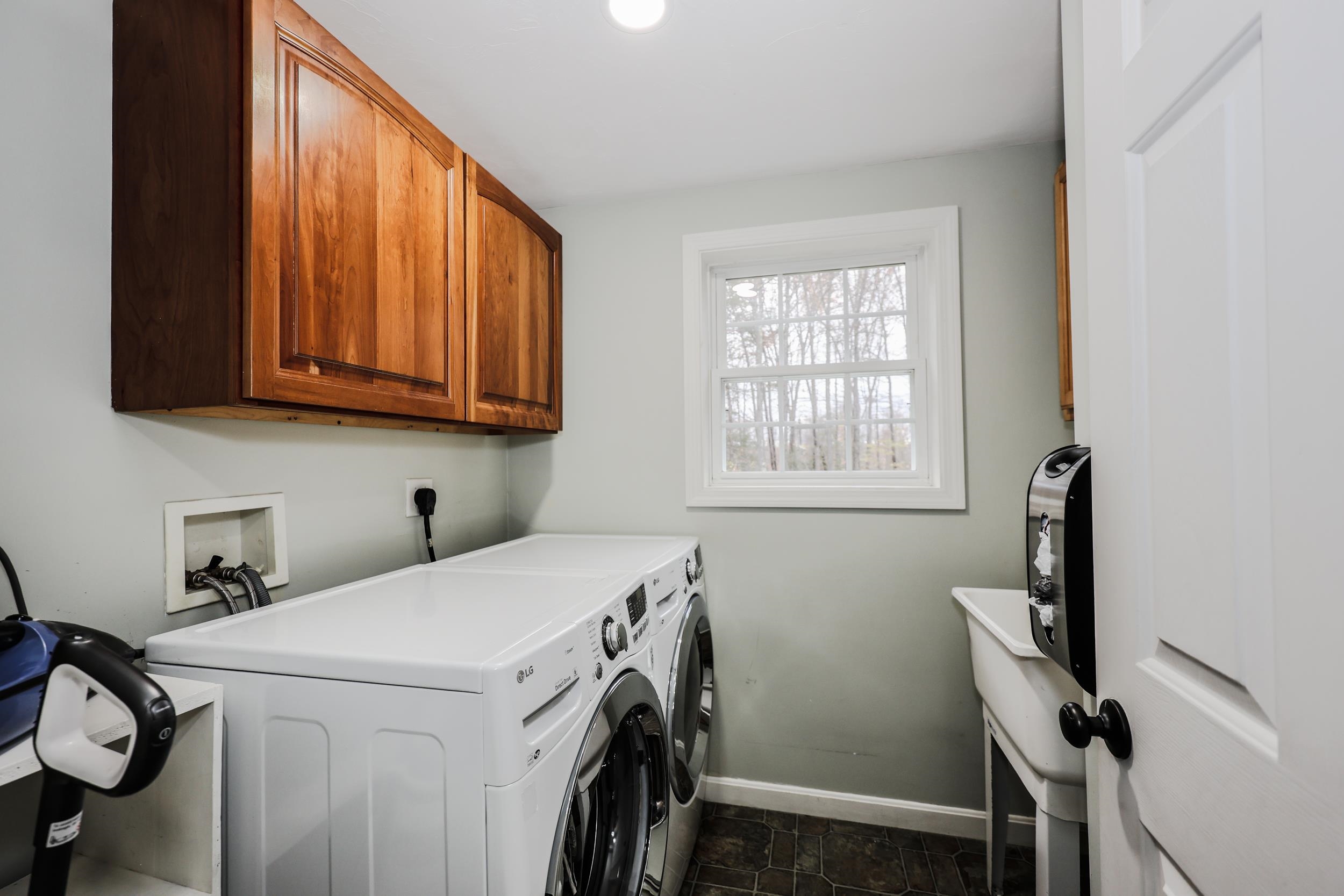 21 Ledgewood Street Wilton, NH 03086 - Photo 8 of 56