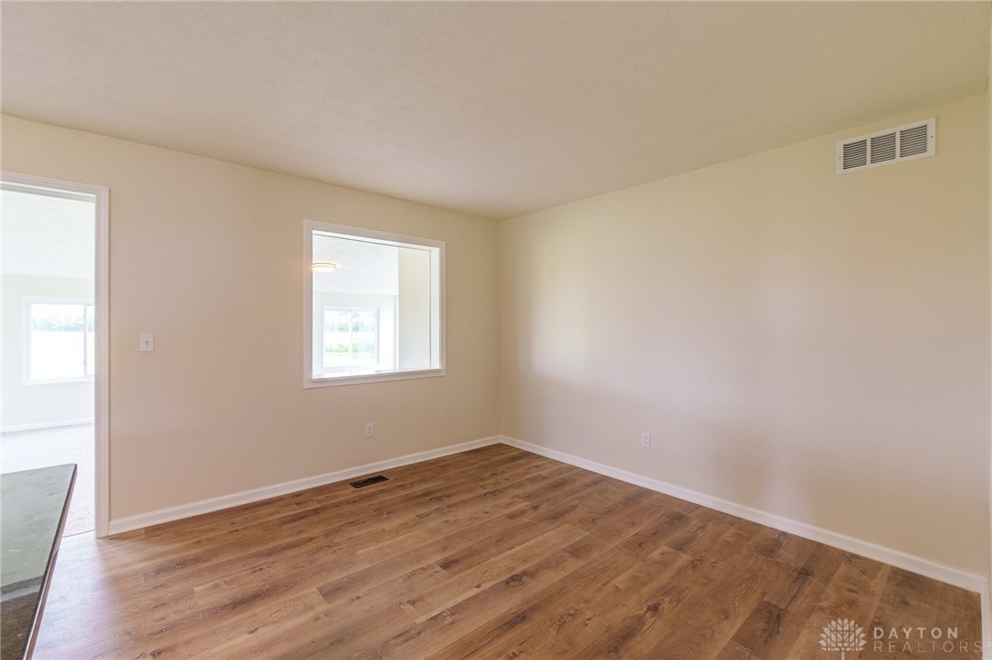 1327 Victory Road Springfield, OH 45504 - Photo 6 of 32