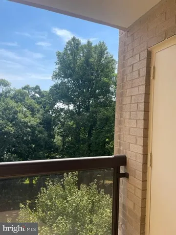 a view of empty room with window