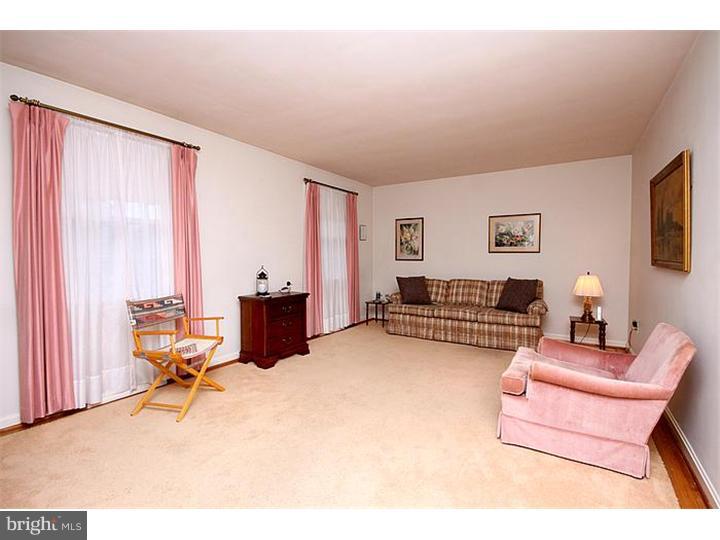727 Halstead Road Wilmington, DE 19803 - Photo 4 of 25 Living Room