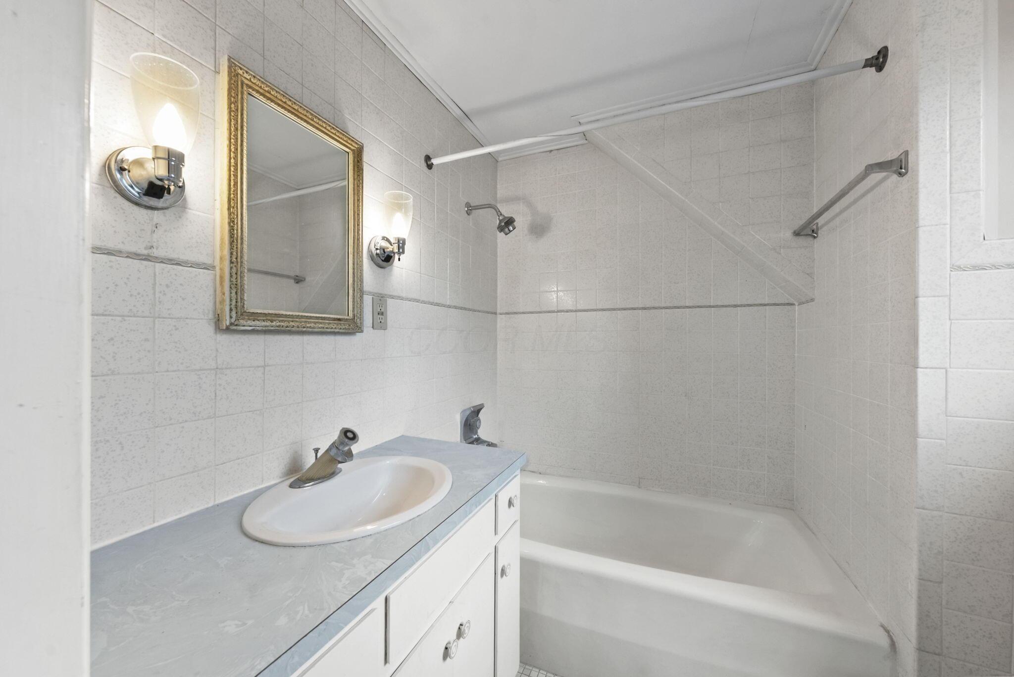 1875 Roxbury Road Upper Arlington, OH 43212 - Photo 75 of 97 CH- Bath