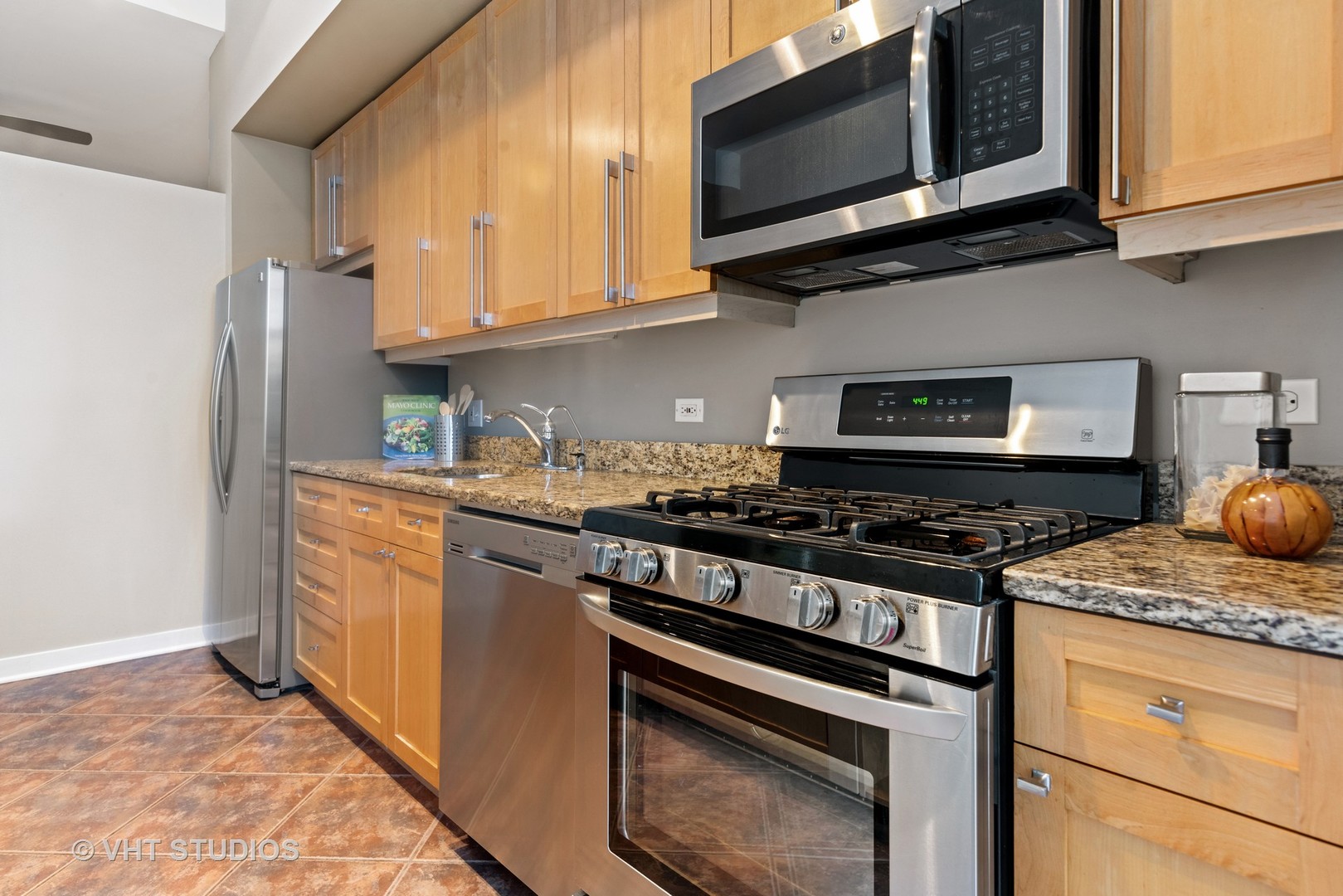 939 West Madison Street, Unit 503 Chicago, IL 60607 - Photo 8 of 23